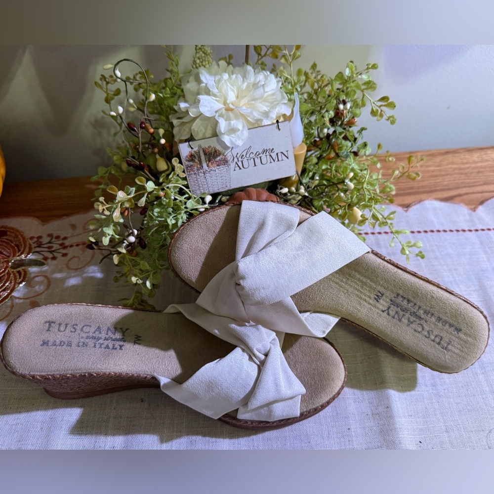 Tuscany Women's Elegant Cream Sandals